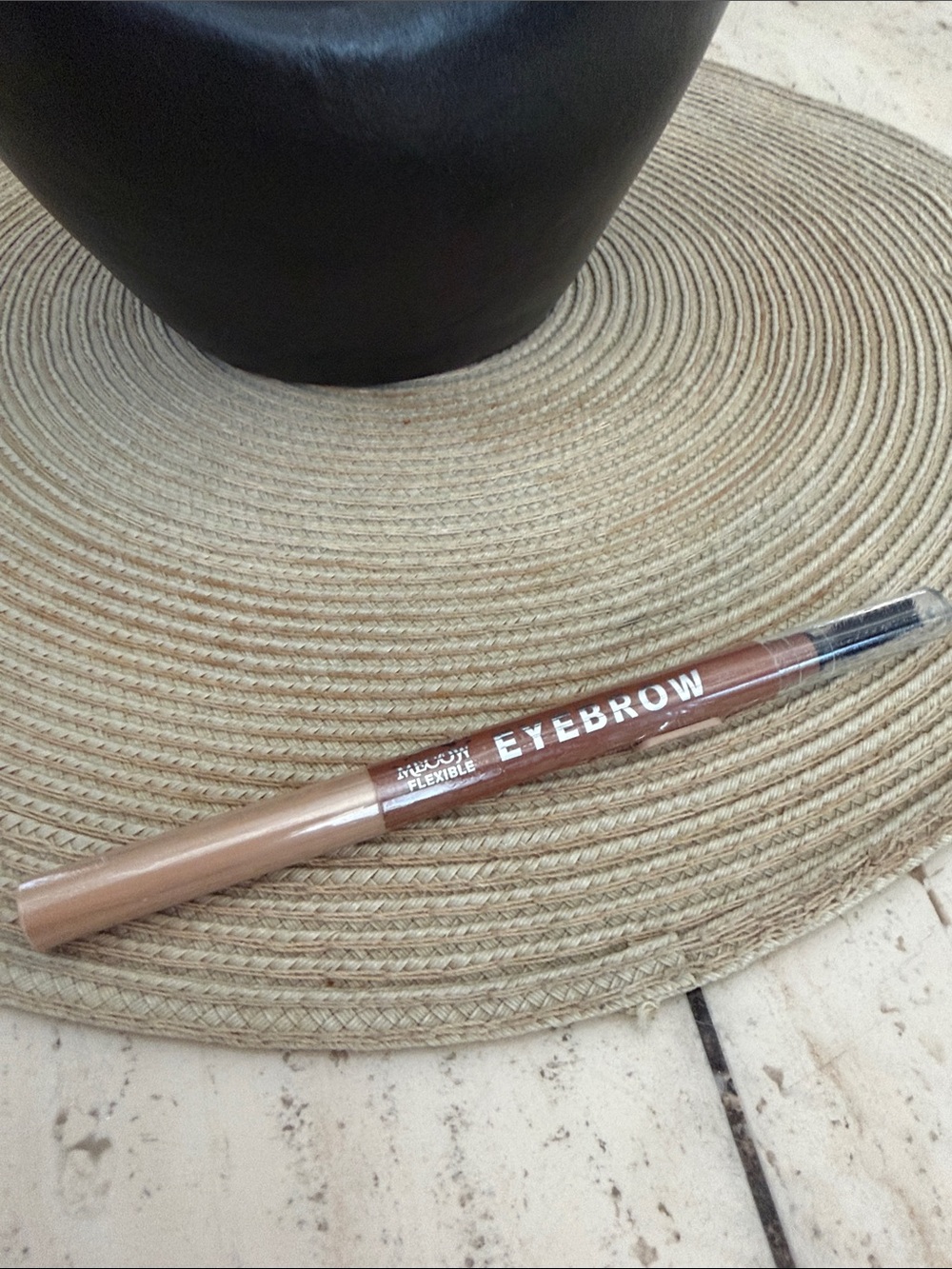 New Flexible Dual-Ended Eyebrow Pencil in Medium Brown